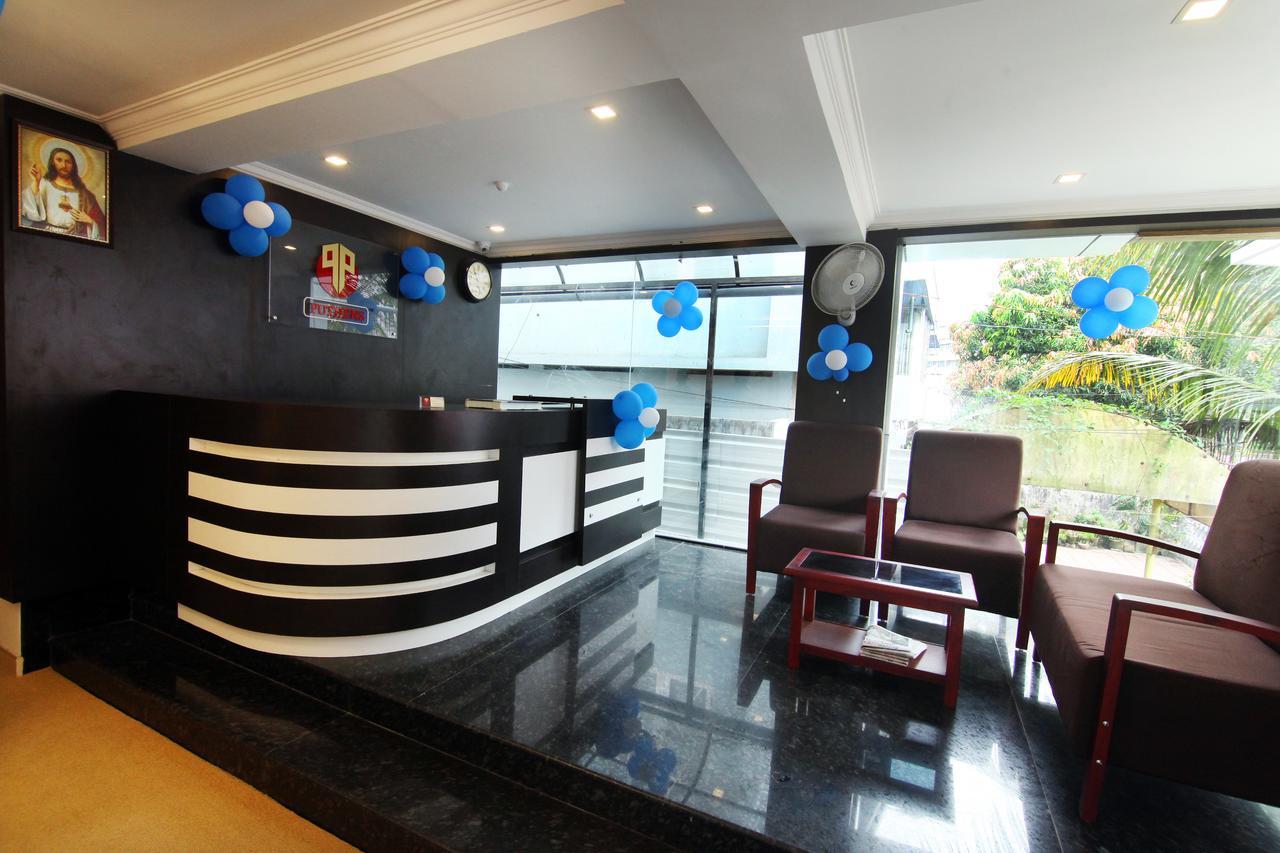 Oyo 18604 Puthens Capitol Inn Kochi Екстериор снимка