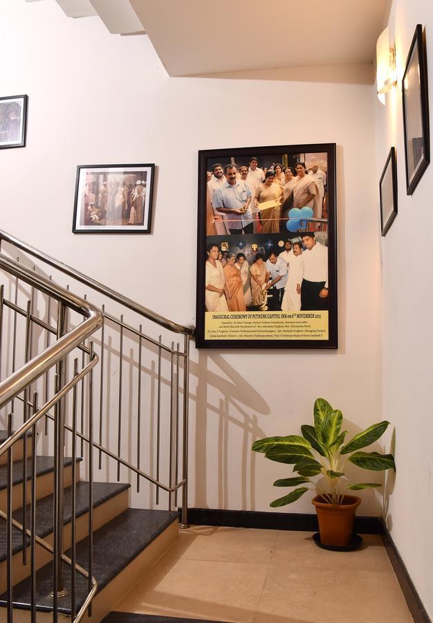 Oyo 18604 Puthens Capitol Inn Kochi Екстериор снимка