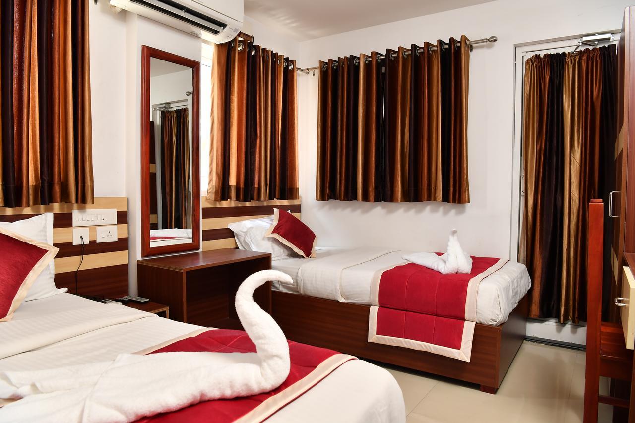 Oyo 18604 Puthens Capitol Inn Kochi Екстериор снимка